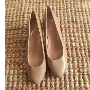Aerosoles Women 9.5M Tan Patent Leather Pump Heels Shore Thing Block Heel